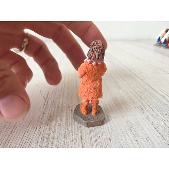 Lemax girl dress pumpkin basket Halloween people village accessory - Picture 3 of 7